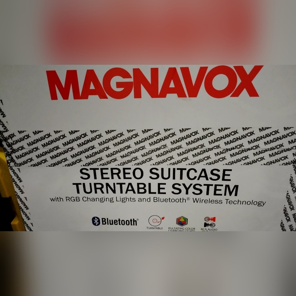Magnavox stereo suitcase turntable system - Picture 4 of 4